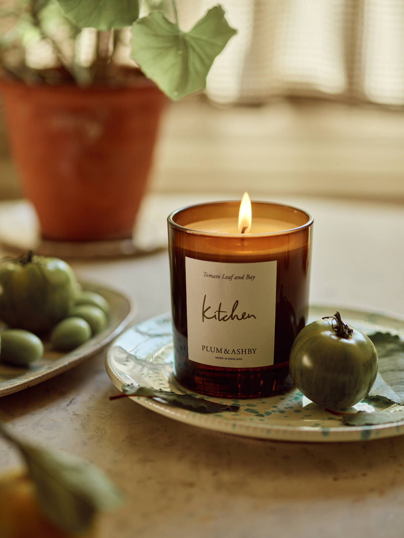 tomato leaf, bay and lemon oil blend in Plum & Ashby’s Kitchen Candle