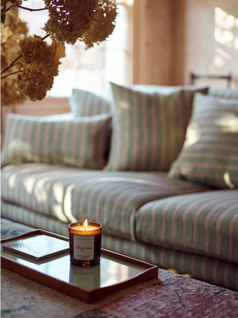 soft, grounding blend of violet leaf, lily of the valley and sandalwood