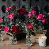 Christmas Kisses – Festive Flowers in Bud Vases