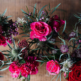 Christmas Kisses – Festive Flowers in Bud Vases