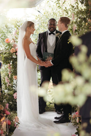 Salvia & Tom taking their vows outdoors at Manchester Square Gardens