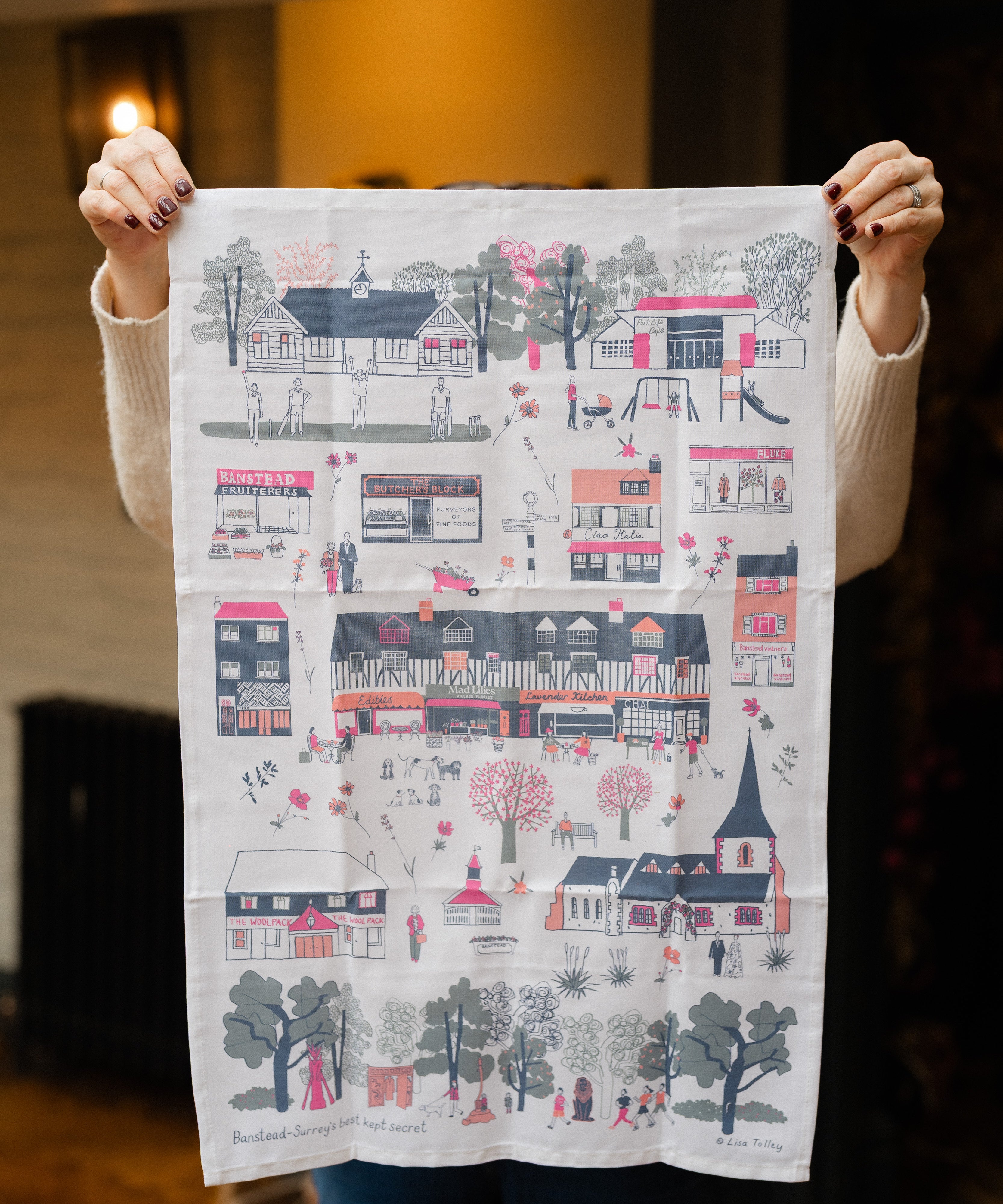 Celebrate Banstead with our exclusive illustrated tea towel featuring Lisa Tolley’s Banstead High Street artwork. A thoughtful local gift, with £1 donated to Dogs Trust.