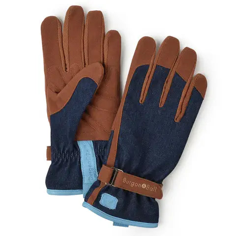 Stylish and practical, Love The Glove Denim women’s gardening gloves feature padded palms, stretch mesh fingers, leather trim and a secure wrist strap. Machine washable and available in two sizes.