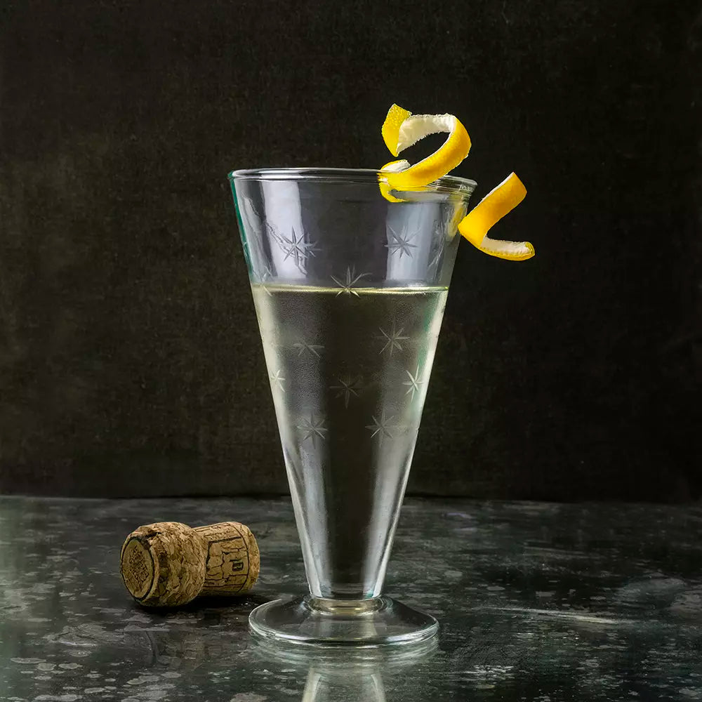 Elegant etched prosecco flutes with delicate star detailing. Perfect champagne glasses for summer entertaining, celebrations and stylish tablescapes.