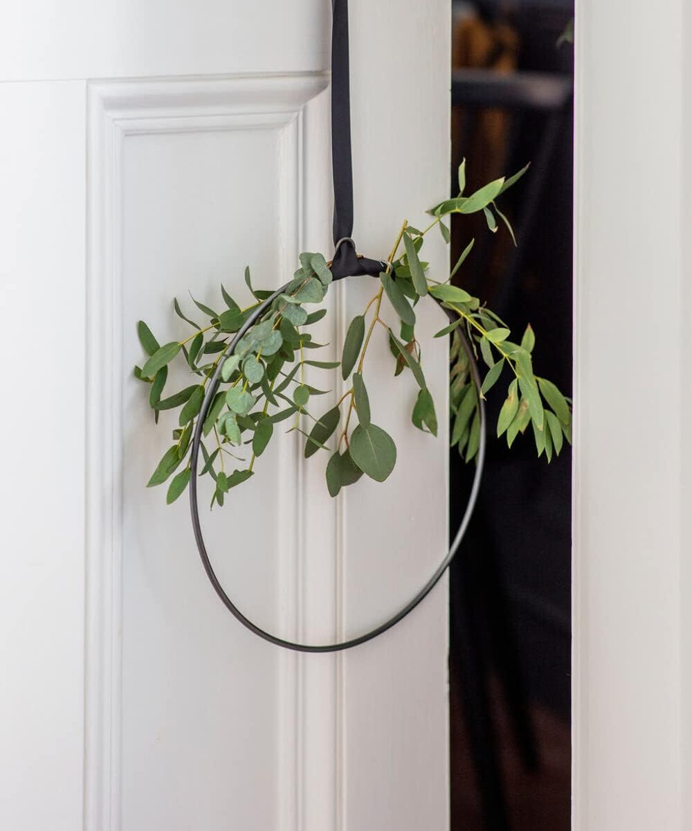 Farringdon Iron Wreath Ring for decorating with fresh flowers and seasonal foliage.