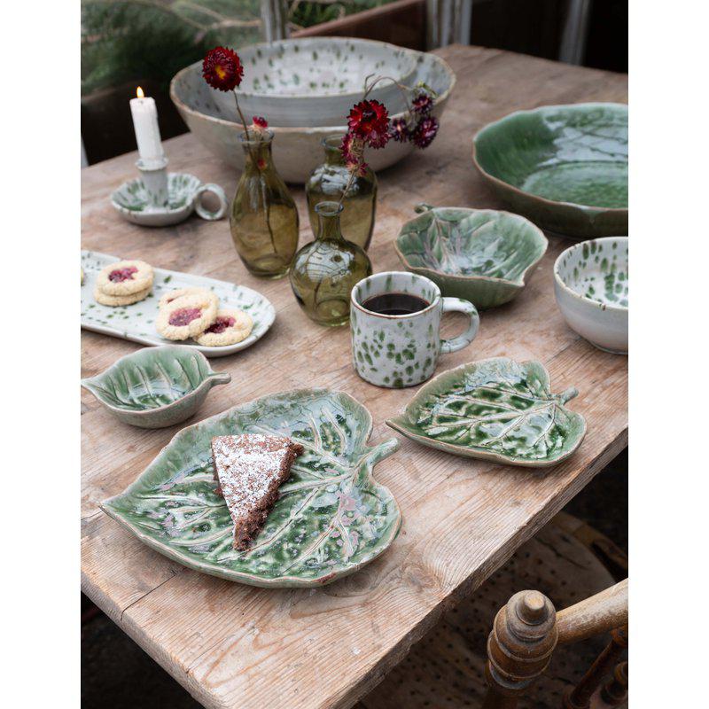 Manda green leaf-shaped porcelain decorative plate with melange glaze