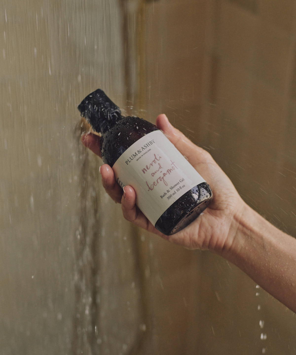 Plum & Ashby Neroli & Bergamot Bath & Shower Gel in a recyclable bottle. A luxurious bath and shower gel made with 98% natural ingredients, fragranced with bright bergamot and neroli to gently cleanse, refresh and leave skin softly scented.