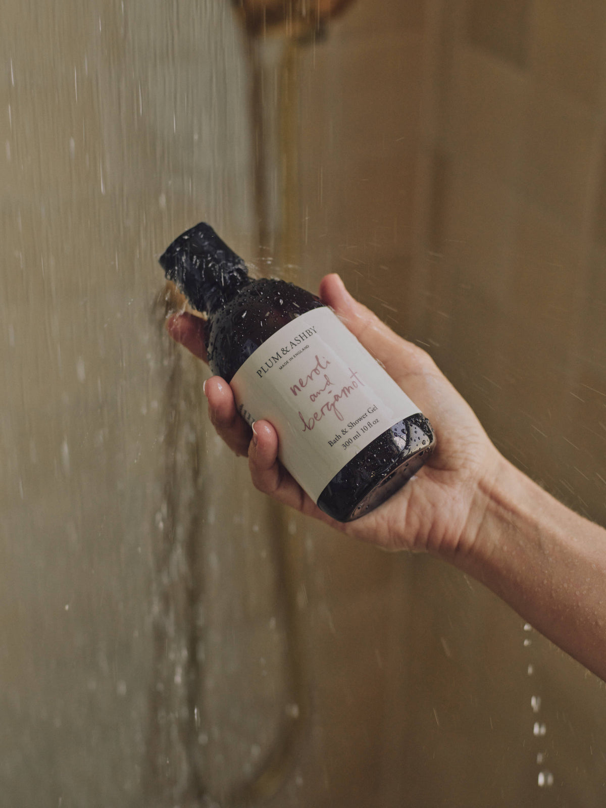 Plum & Ashby Neroli & Bergamot Bath & Shower Gel in a recyclable bottle. A luxurious bath and shower gel made with 98% natural ingredients, fragranced with bright bergamot and neroli to gently cleanse, refresh and leave skin softly scented.