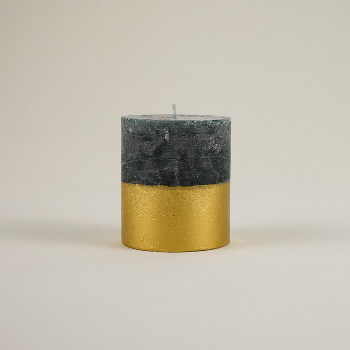 Woody, herbal and warmly festive — St. Eval’s Winter Thyme gold-dipped pillar candle blends rosemary, thyme and pine for a scent of winter greenery and cheer.